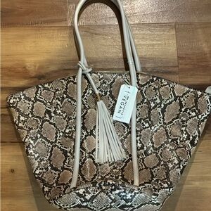 Park avenue new with tags faux vegan snake skin toad with tassle